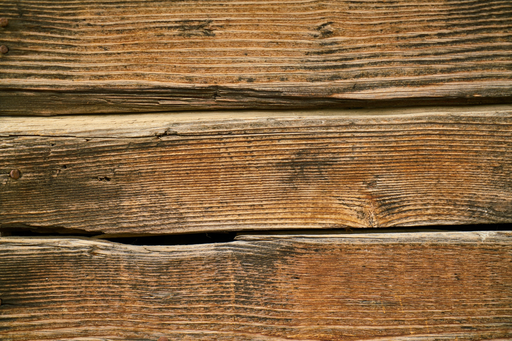 Wykorzystanie desek obiciowych ze starego drewna